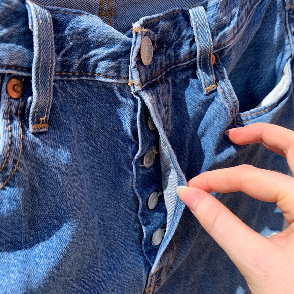 Distressed Levi's 501 - Picture 7 of 9